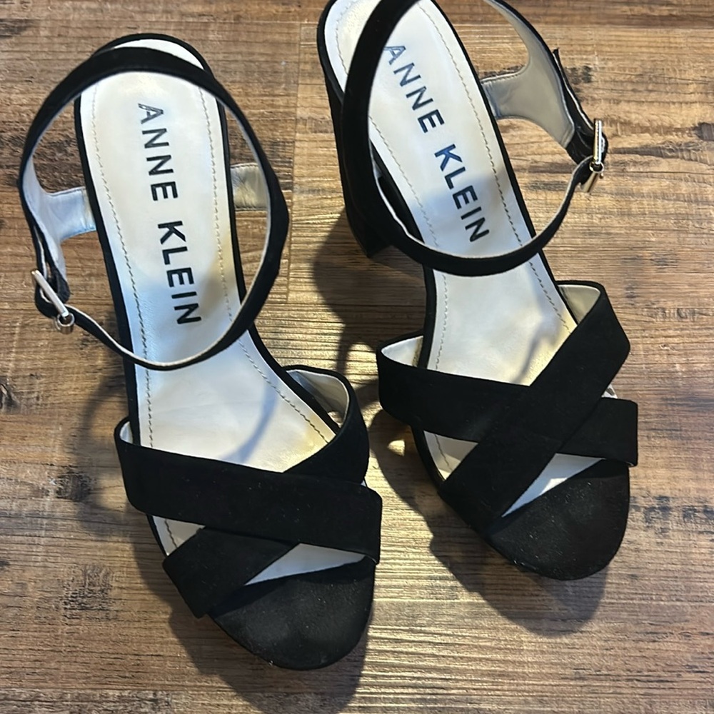 Anne Klein black velvet shoes